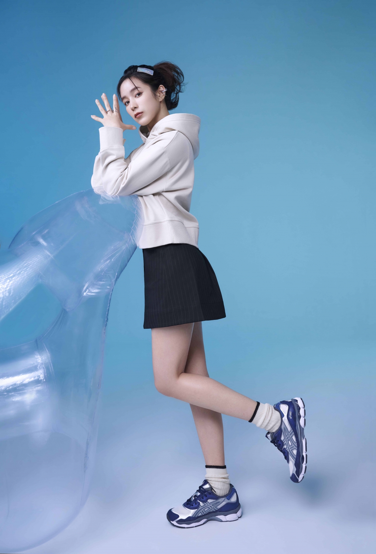 ASICS品牌形象大使 温貞菱 以Y2K穿搭風格親身演繹午夜藍GEL-NYC的千禧魂