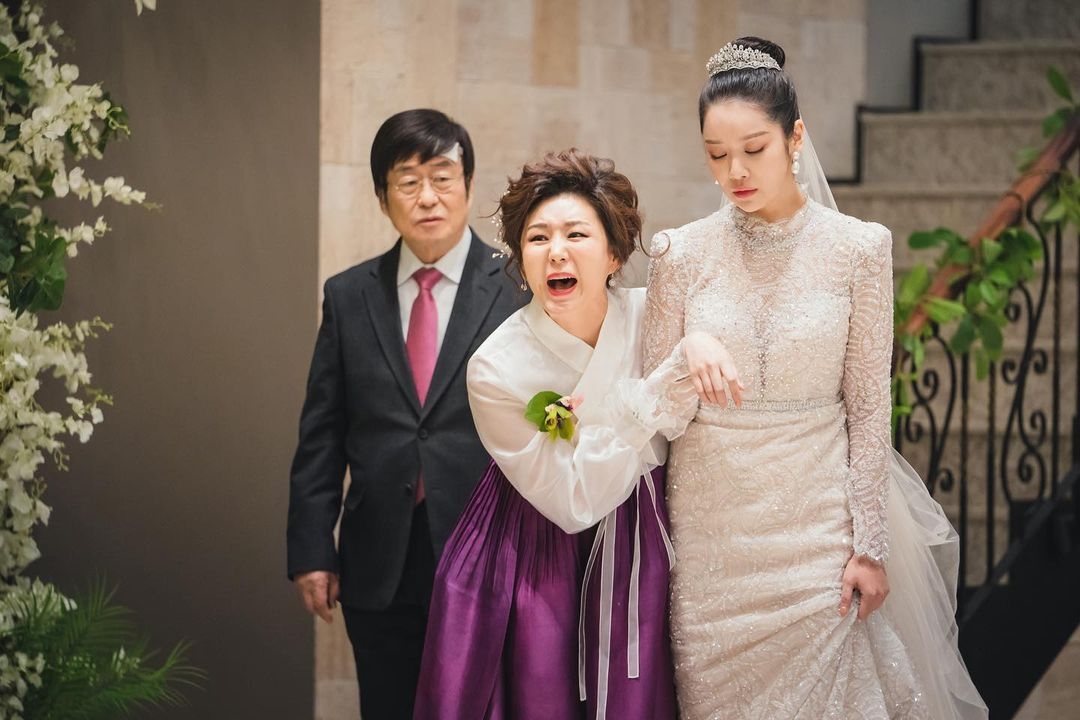 車珠英在《真的出現了！》的新娘裝扮奢華又貴氣。