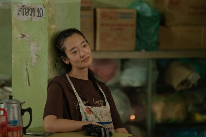 涉世未深的歐伊曾對自己的前途感到迷茫，不甘心屈於自家小吃店。