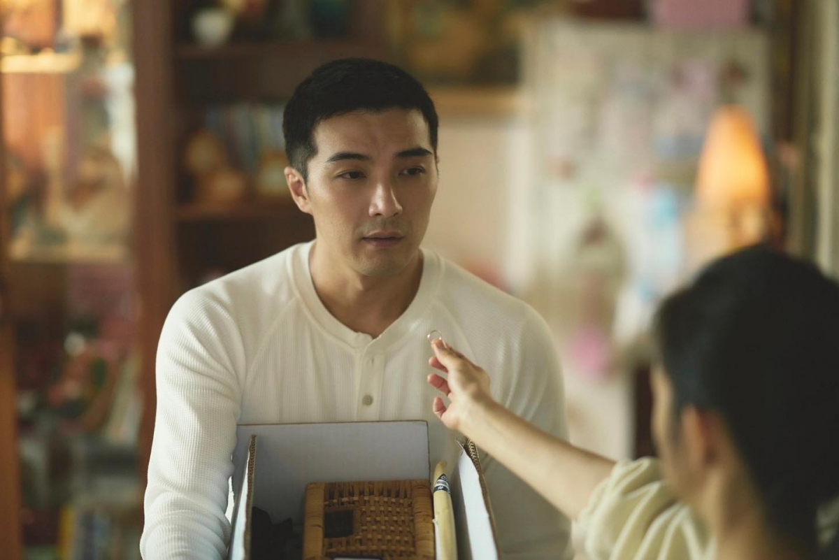 賀軍翔在《不夠善良的我們》的年輕樣貌，黑髮造型同樣帥氣。