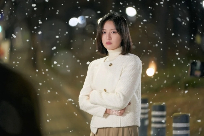 金智媛飾演Queen集團財閥三世「洪海仁」