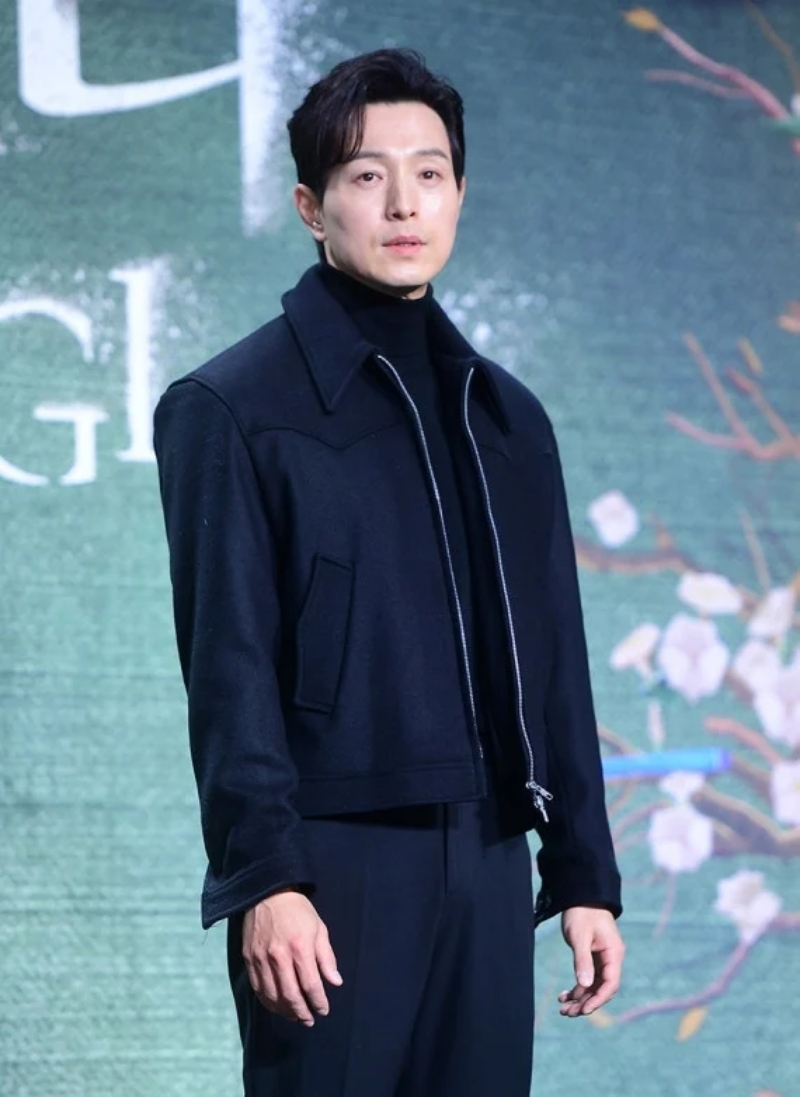 鄭成日收到新劇《保護者們》提案