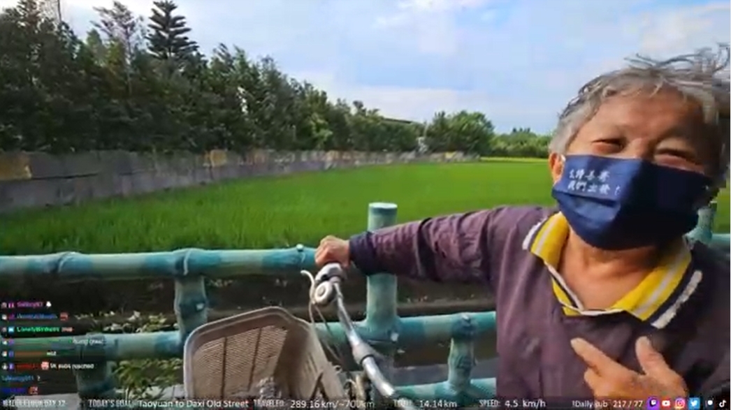 阿罵幫孫子攔住企鵝妹