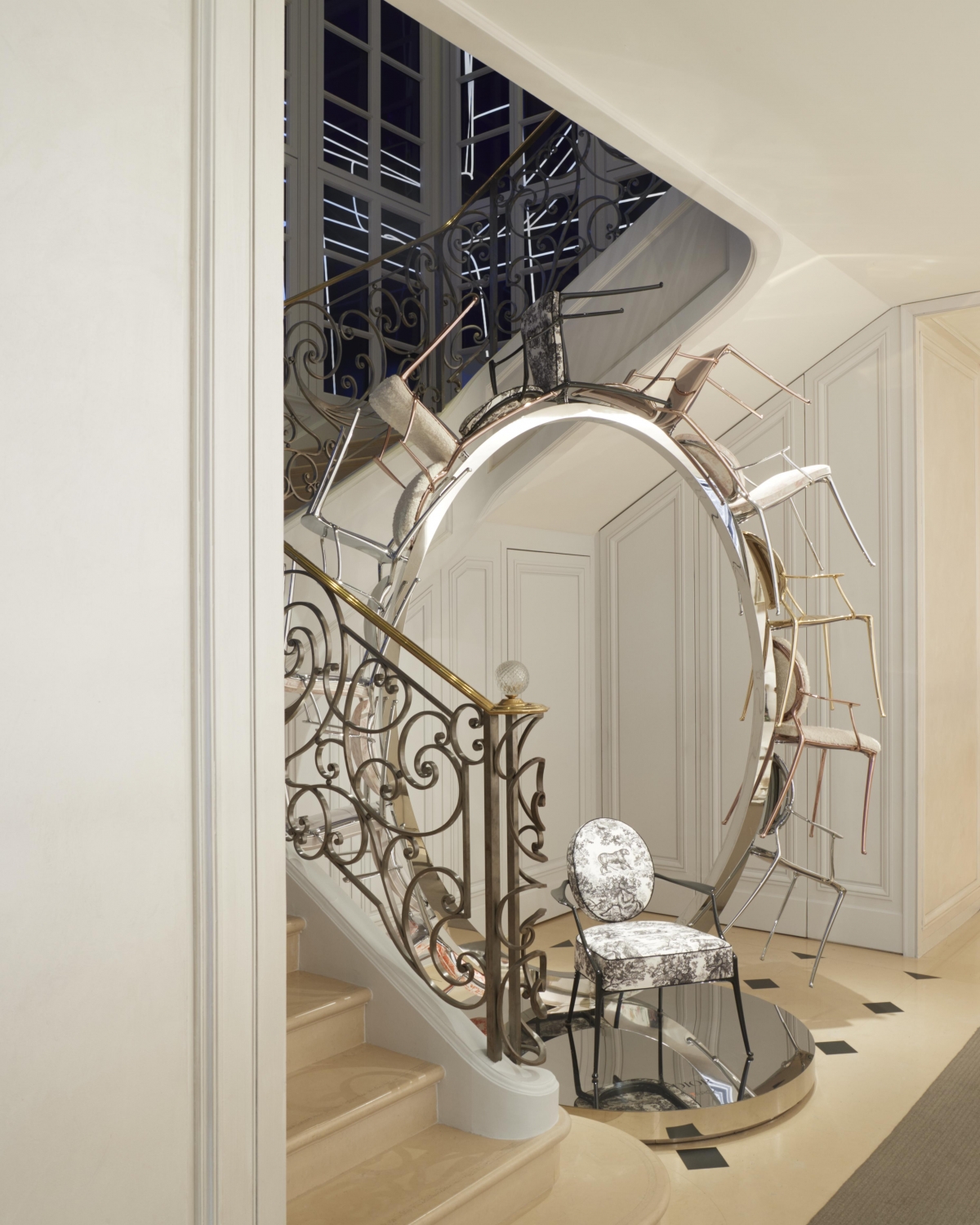 Moniseur Dior 扶手椅 BOUTIQUE_MONTENAPOLEONE © Adrien Dirand_12