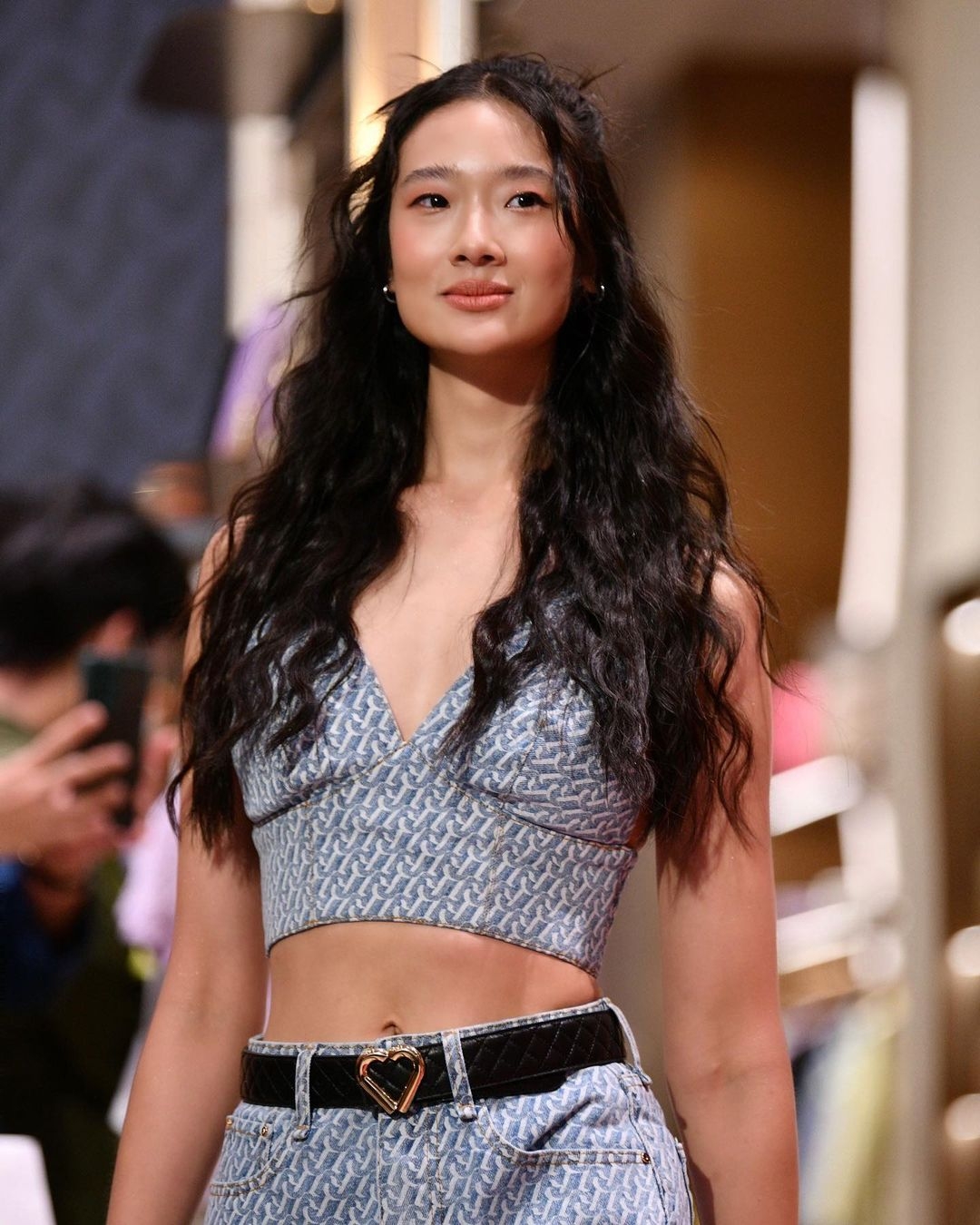 茱蒂蒙瓊查容蘇因青春亮麗。