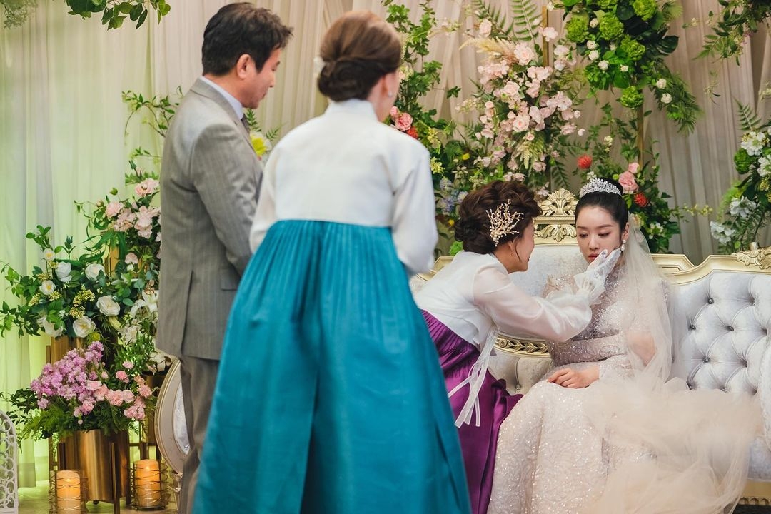 車珠英在《真的出現了！》成為新娘，但表情卻相當悲傷。