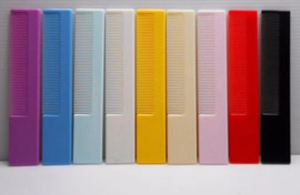 制服口袋必備「瀏海扁梳」