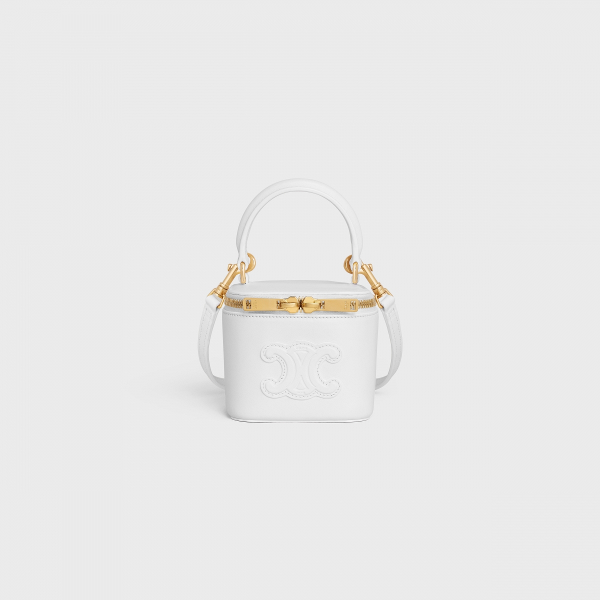 CELINE 平滑小牛皮迷你型化妝袋，NT$54,000 