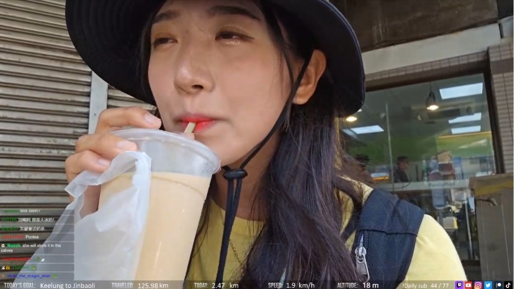 企鵝妹要大家別擔心，喝完了整杯早餐店大冰奶