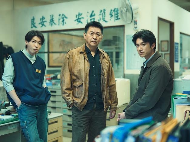 《模仿犯》警局三人組的帥氣合照。