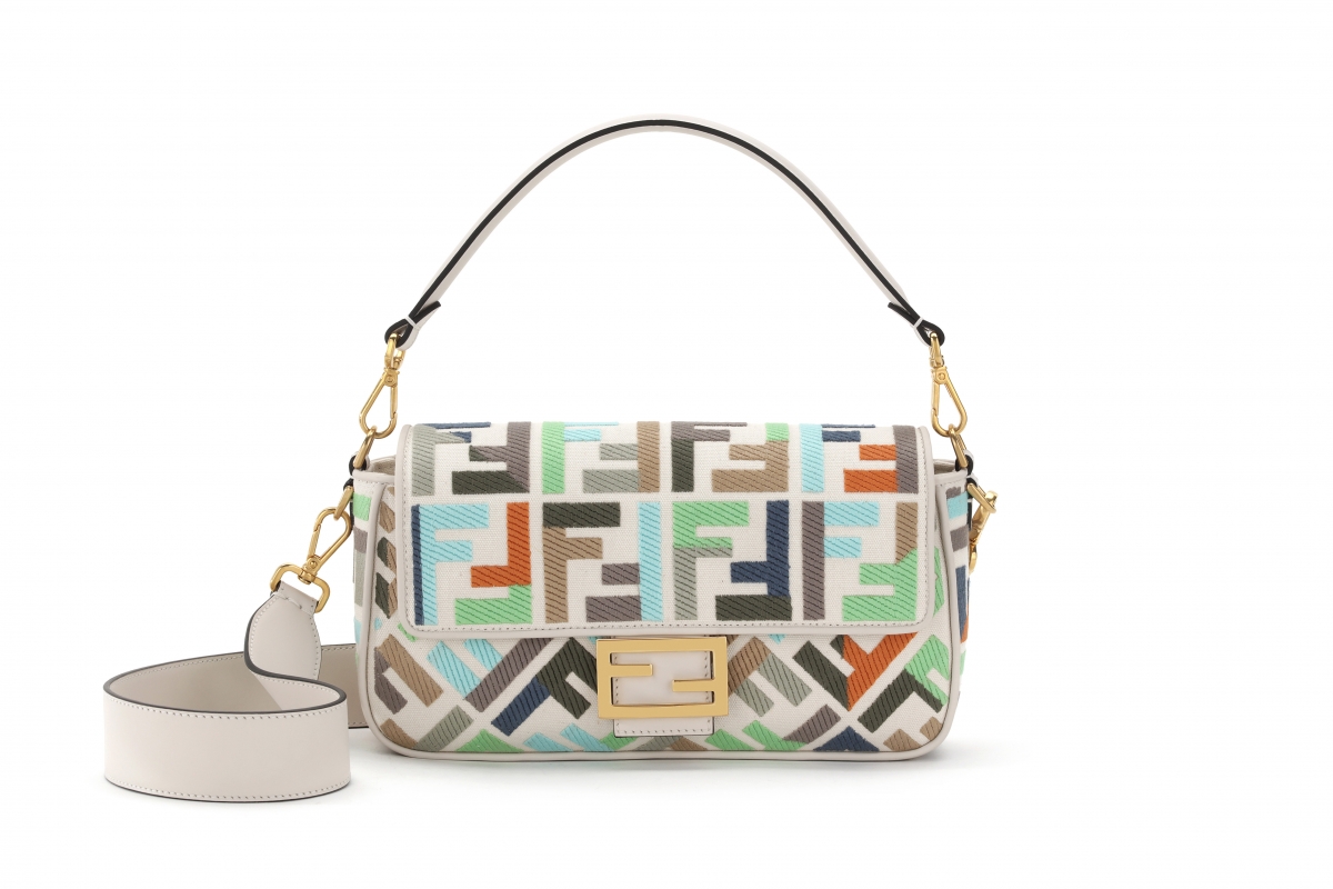 FENDI BAGUETTE拼色帆布FF刺繡包款,NT$ 98,000