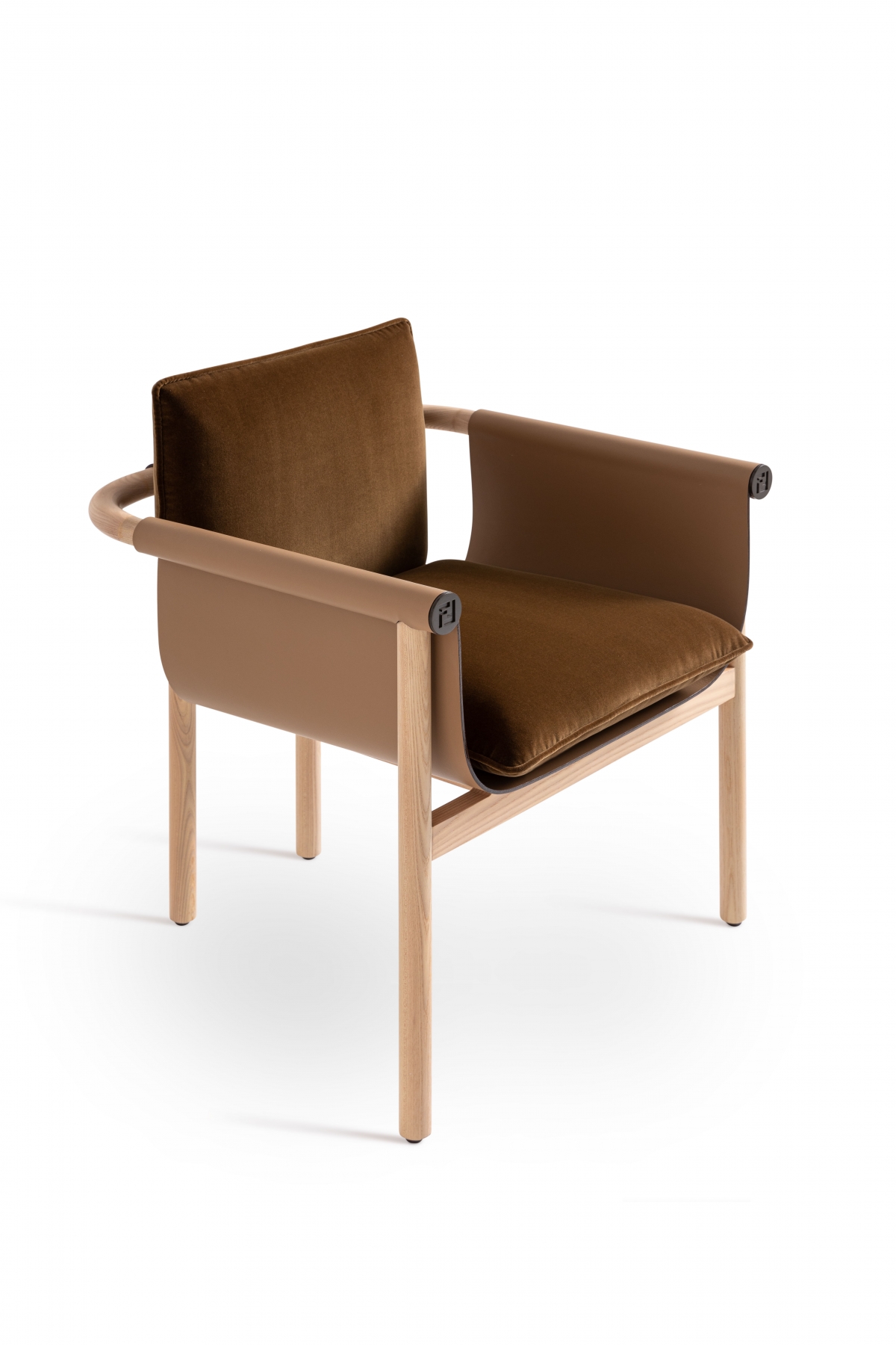 Toan Nguyen 設計的 Totu 系列座椅© FENDI Casa