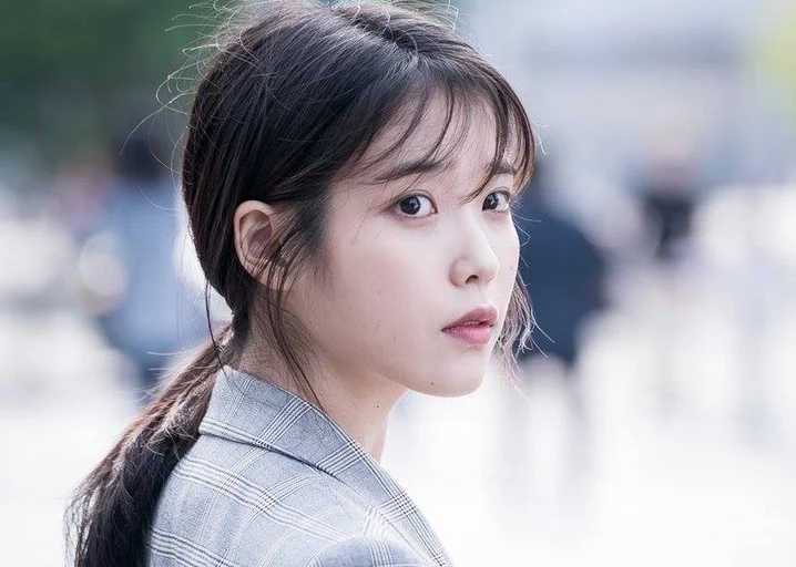 IU