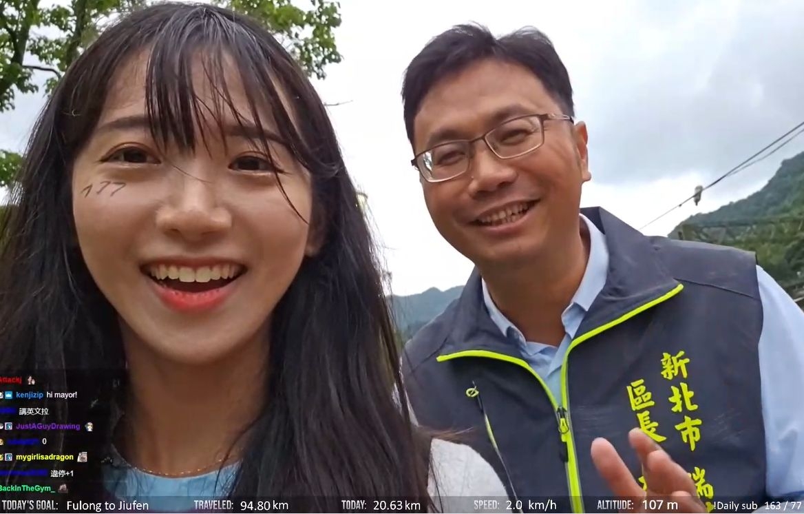 區長狂講中文，企鵝妹聽不懂