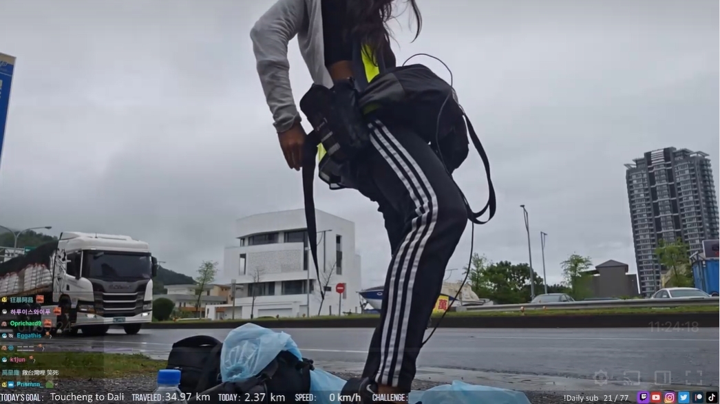 企鵝妹電池設備重量引發她哀號