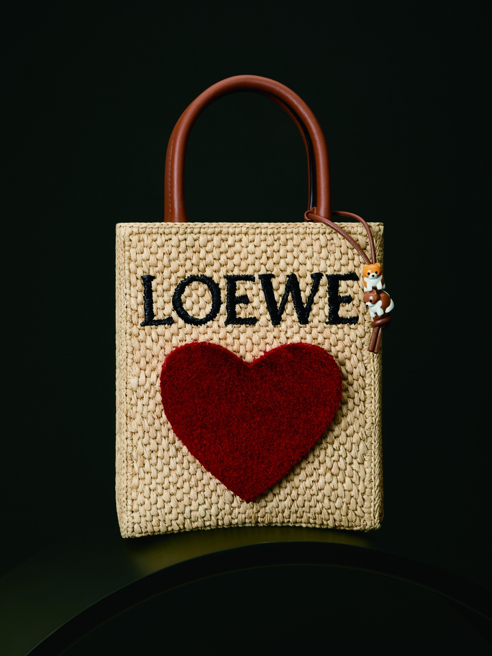 LOEWE 情人節限定編織大紅愛心托特包,NT$53,000
