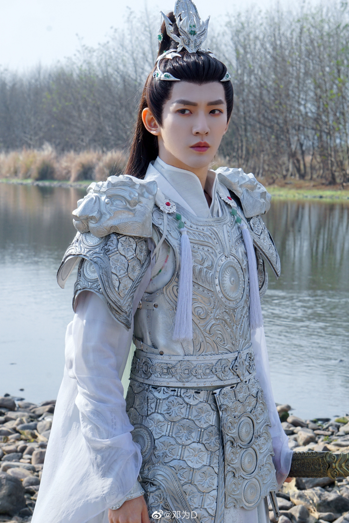 鄧為古裝扮相俊秀迷人，根本是仙俠劇男配專用戶。