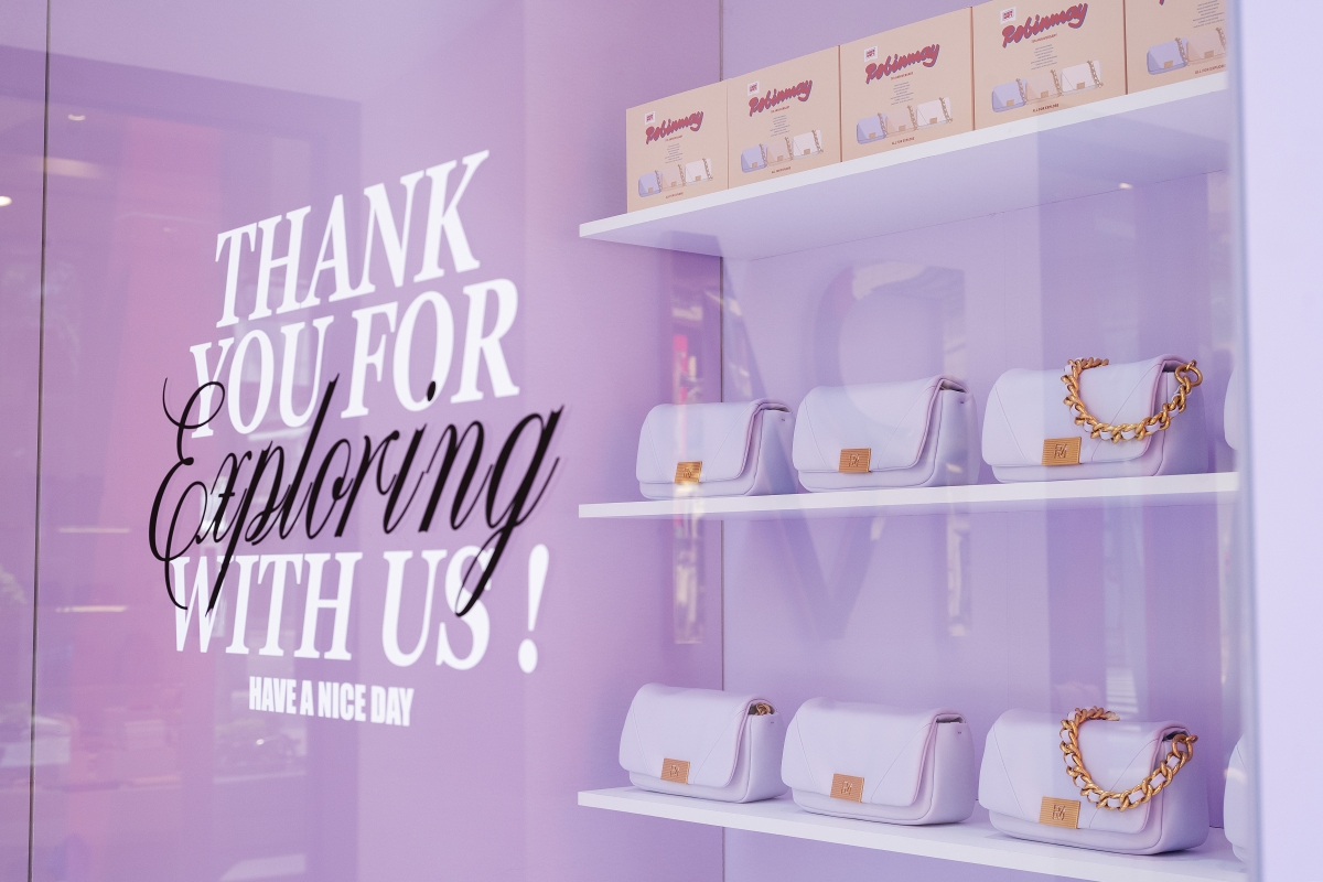 ROBINMAY 今年迎來七周年盛典,在 ROBINMAY 信義旗艦店外打造一間「 ROBIN-MART 」