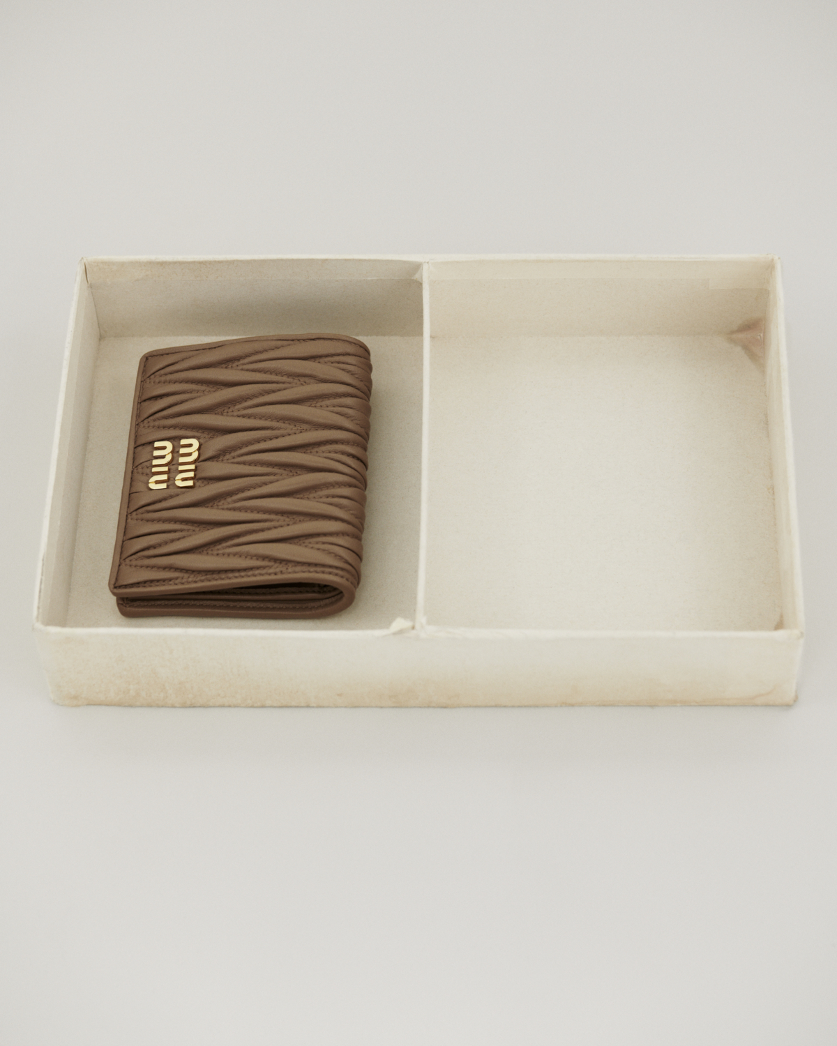 Miu Miu Matelassé 納帕軟皮卡片套$16,000