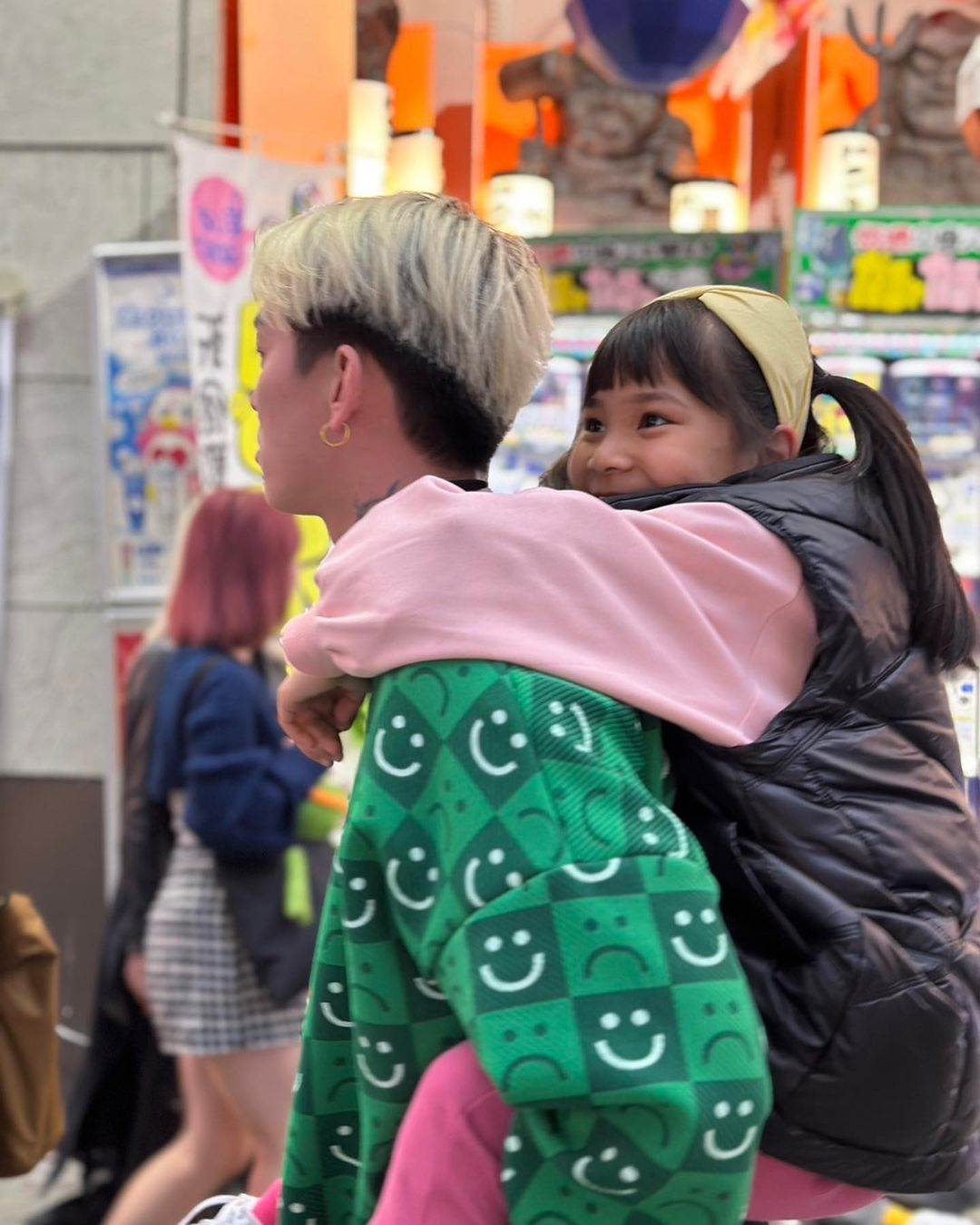 就有網友眼尖地發現，女兒沒稱湯宇是「爸爸」