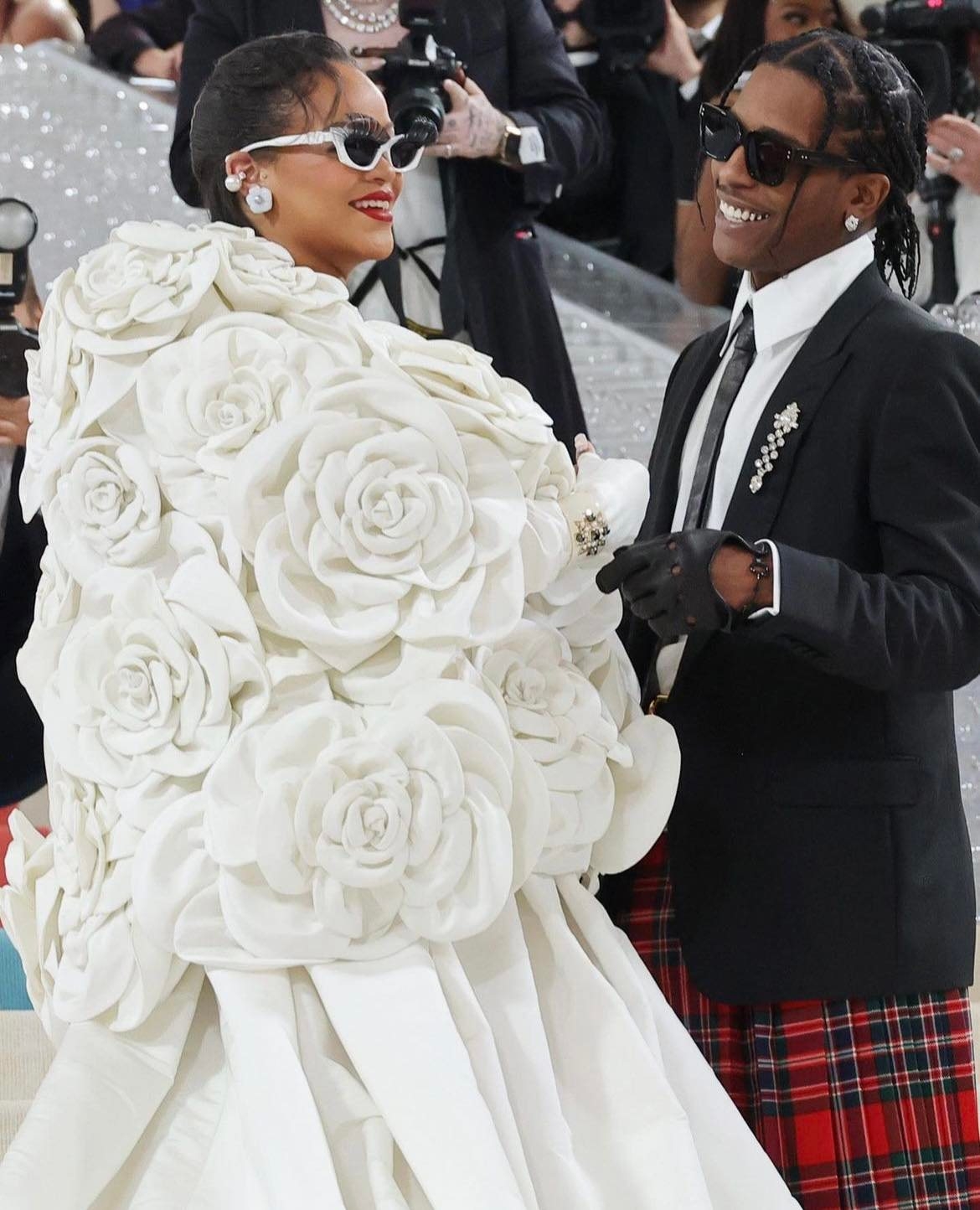 A$AP Rocky 則是穿上由Gucci 打造的老佛爺形象。