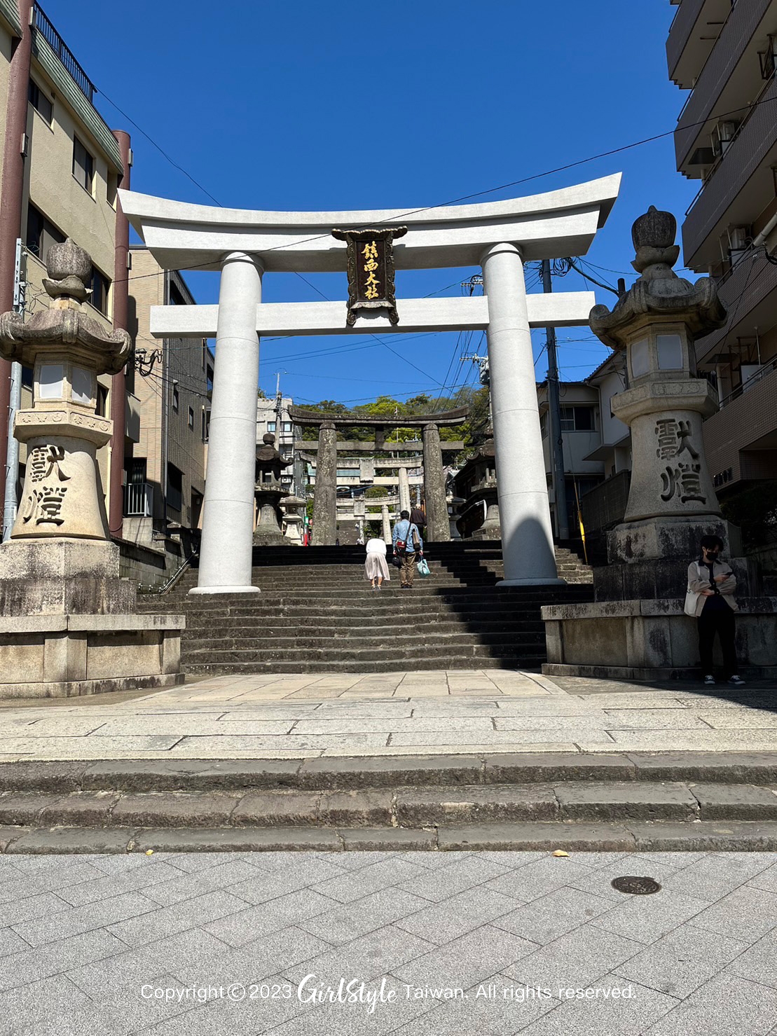 諏訪神社入口處