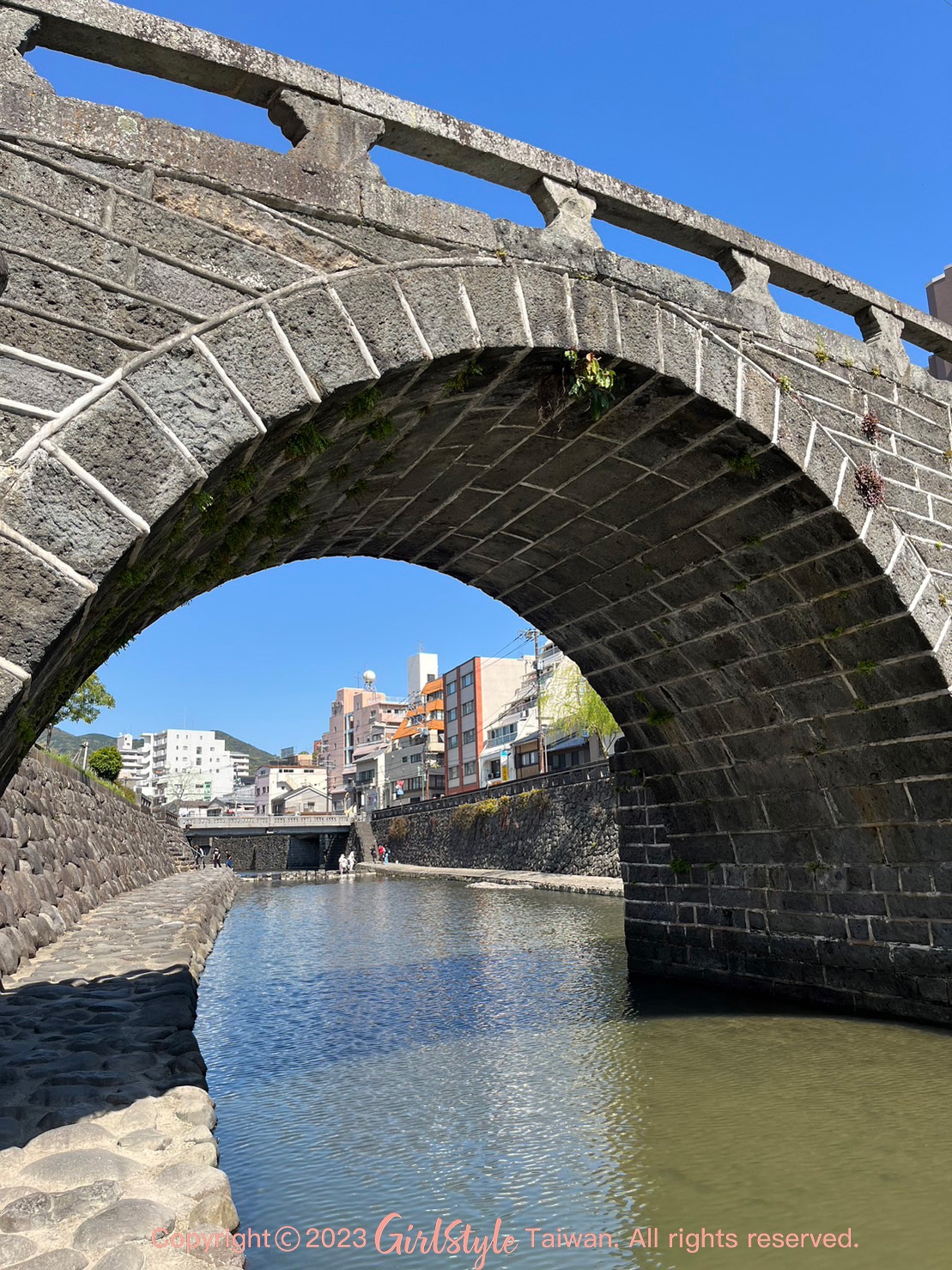 眼鏡橋1634年建造,因倒映在河面上的影子呈雙圓狀,形似眼鏡而得名