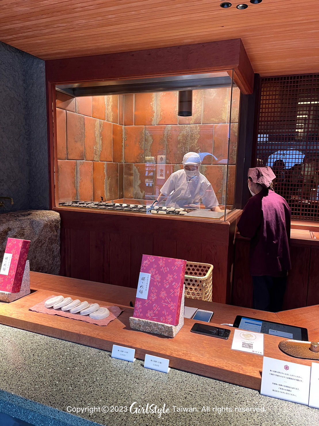 師傅直接現烤梅枝餅