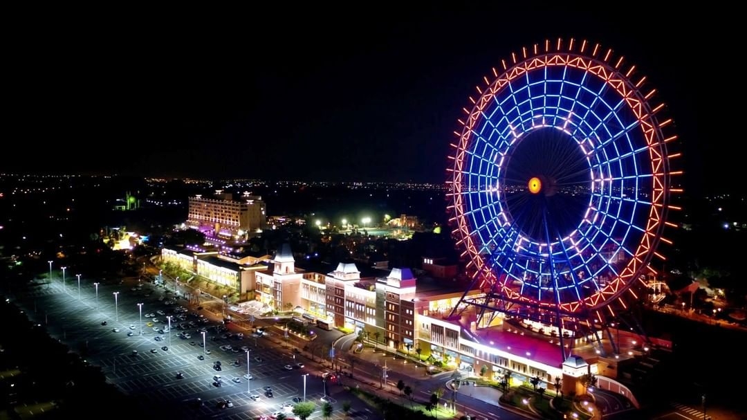 麗寶樂園越夜越美麗。
