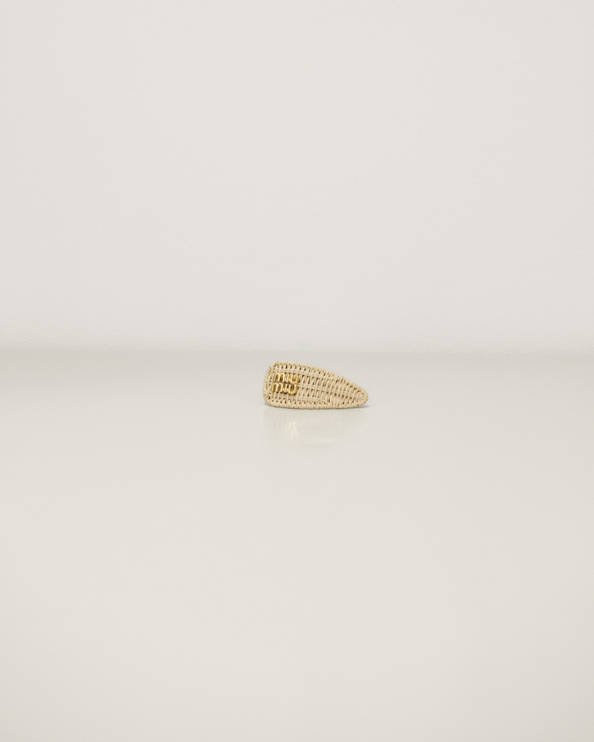 Miu Miu 藤編髮夾 $12,500