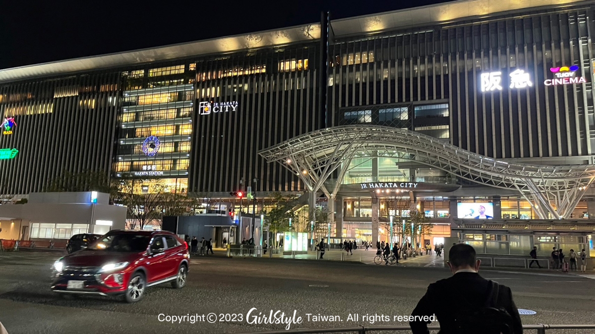 夜晚的博多車站