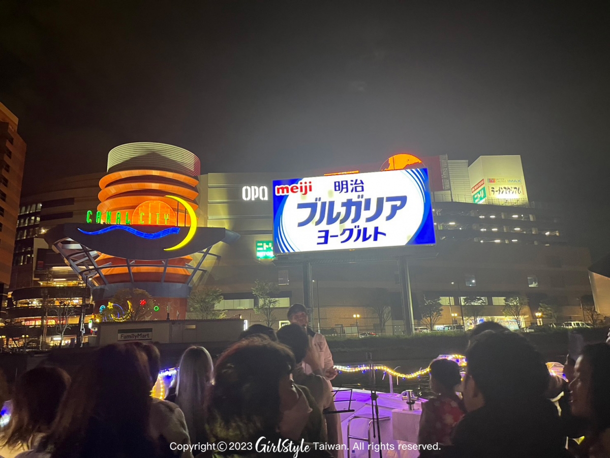 搭乘觀光船，一覽博多天神市區美景