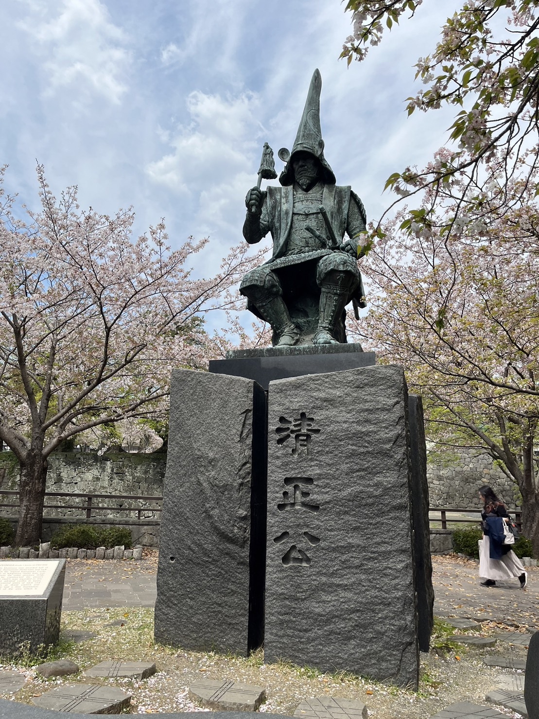 4月的日本隨處都可以拍到一大片櫻花花海