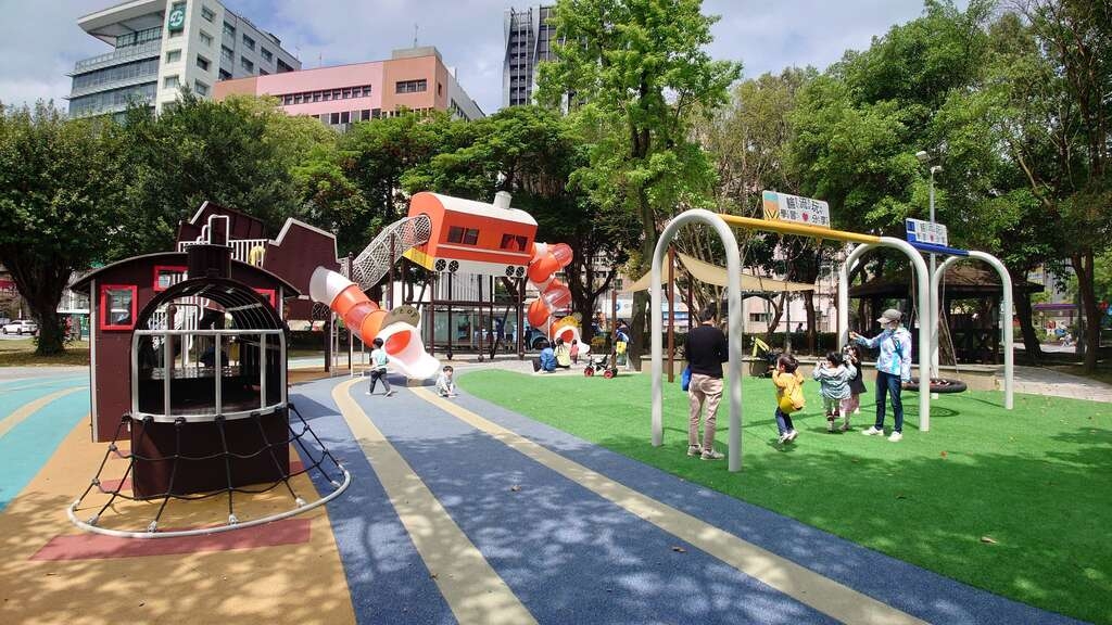 台北南港火車主題「南興公園」