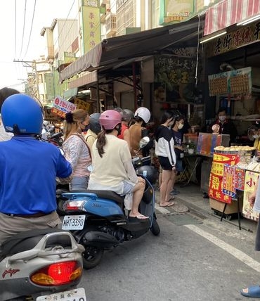 碰上假日下午通常都是要排隊一下的
