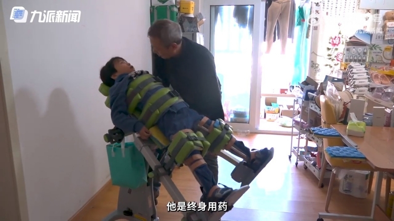 爺爺為籌孫子醫藥費決定接手直播工作