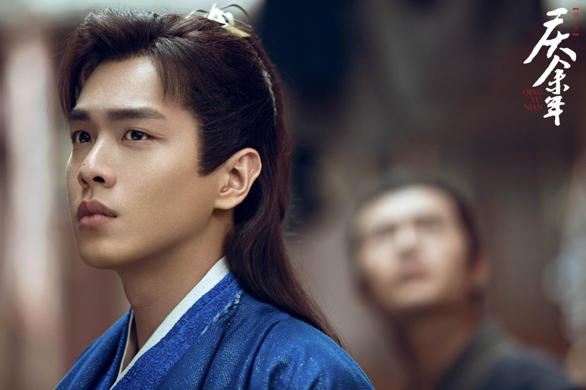 網笑：小范大人躺在地上5年終於要起來了