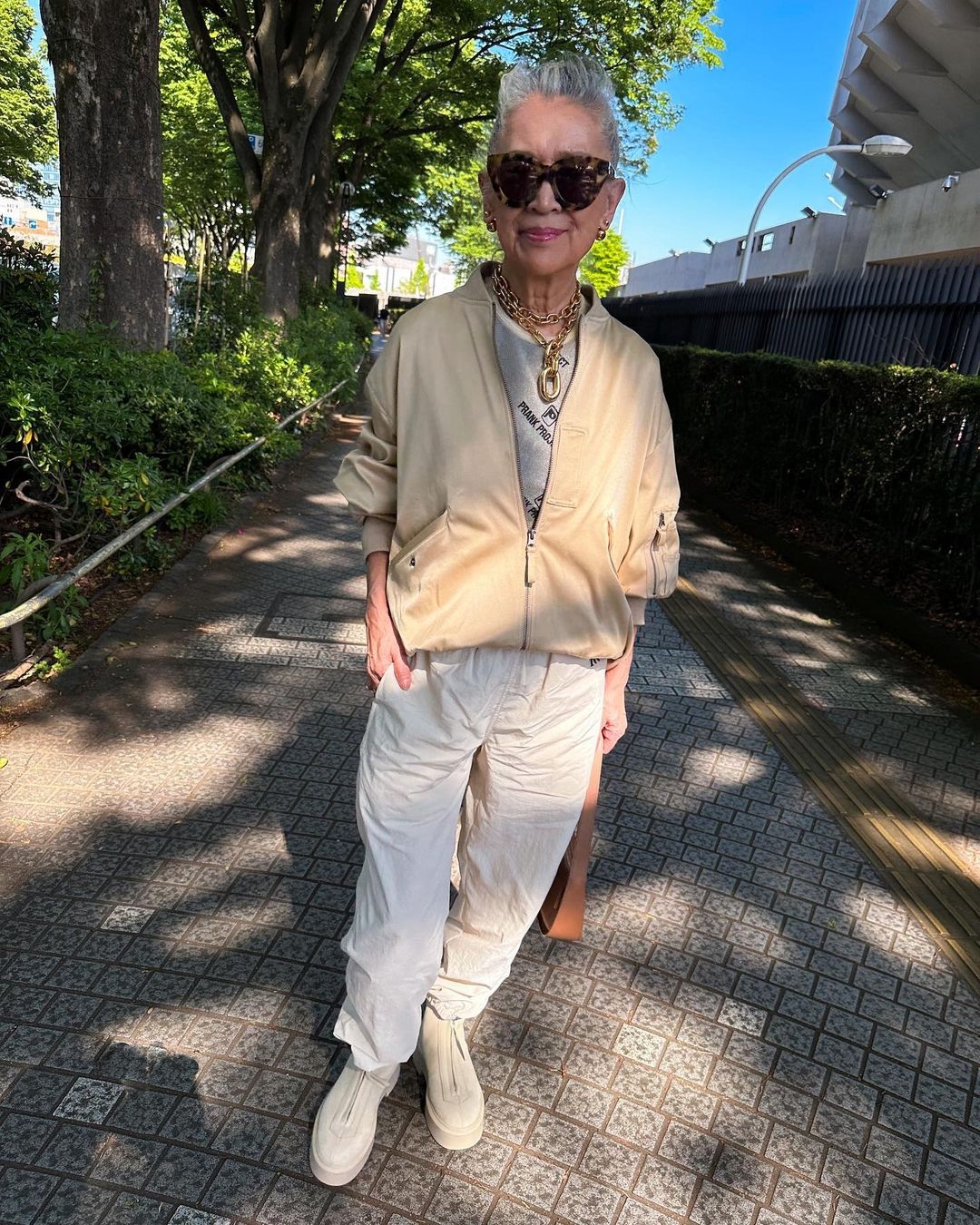 #屬於時尚奶奶「內藤朝美」的自然標誌