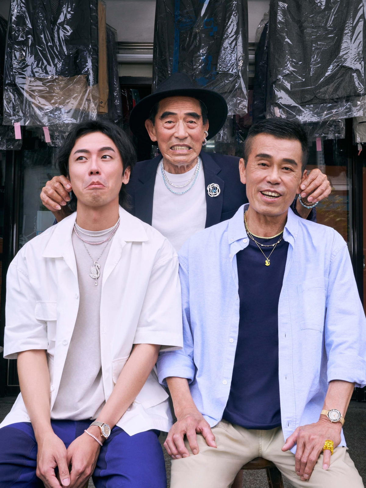 SWAROVSKI 2023 Share The Love 萬秀洗衣店祖孫 3 代 (孫)張瑞夫(阿公)張萬吉、(爸爸)張俊明