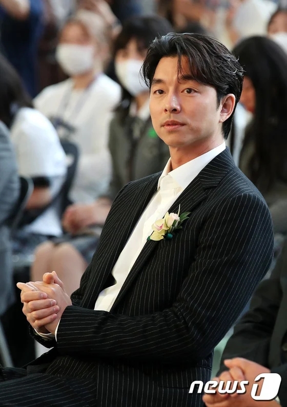 孔劉出席活動十分帥氣