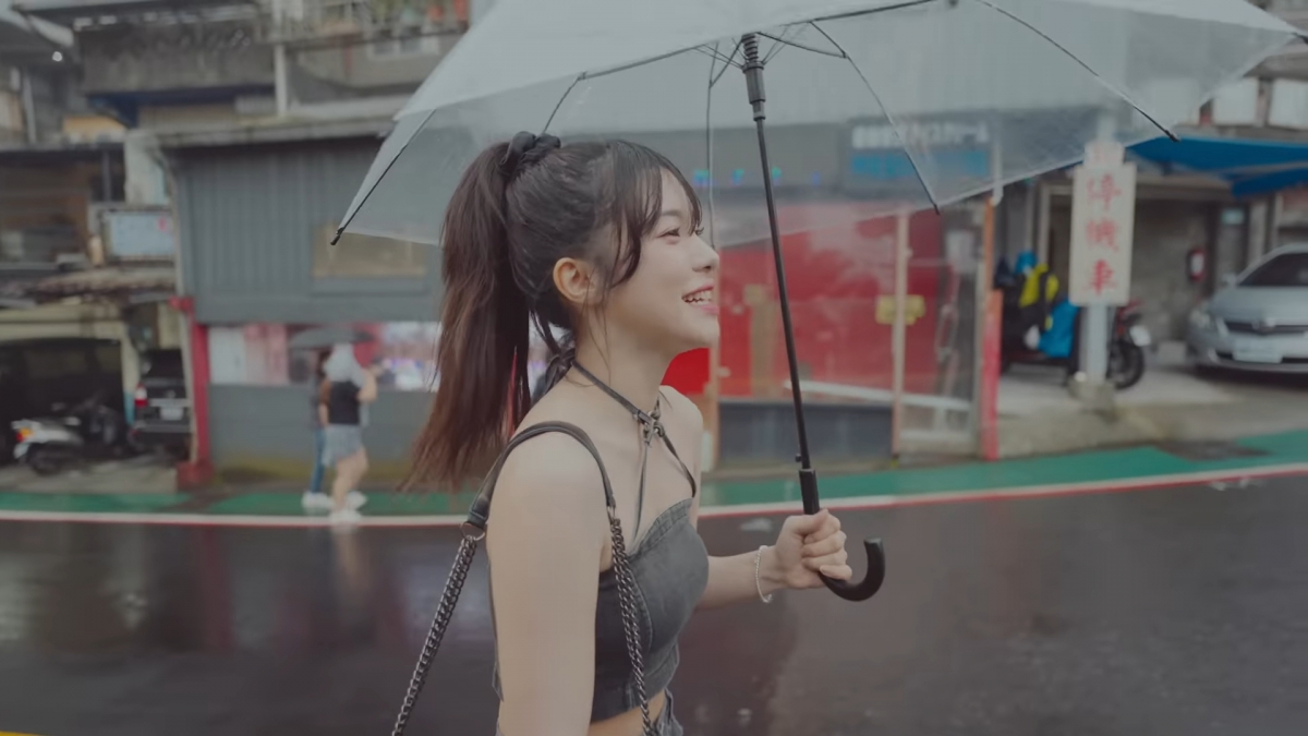李多慧休假期間到九份玩