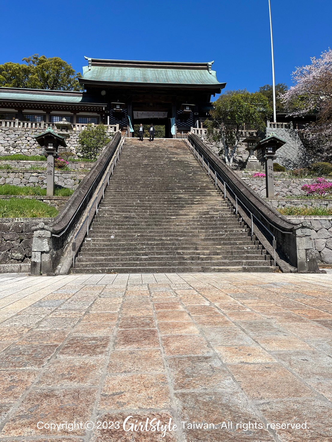 諏訪神社階梯超多