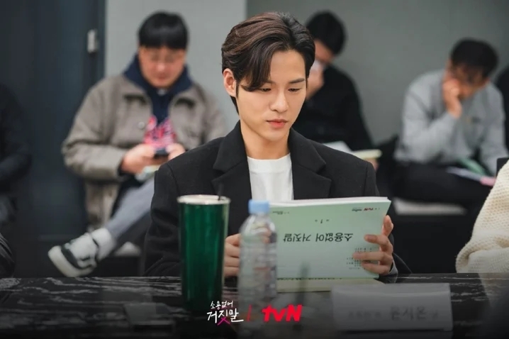 尹志溫將飾演J娛樂公司代表「趙得燦」