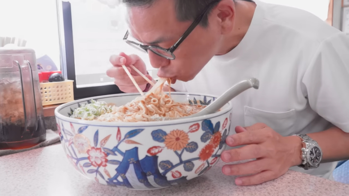 YouTuber挑戰巨無霸餐點