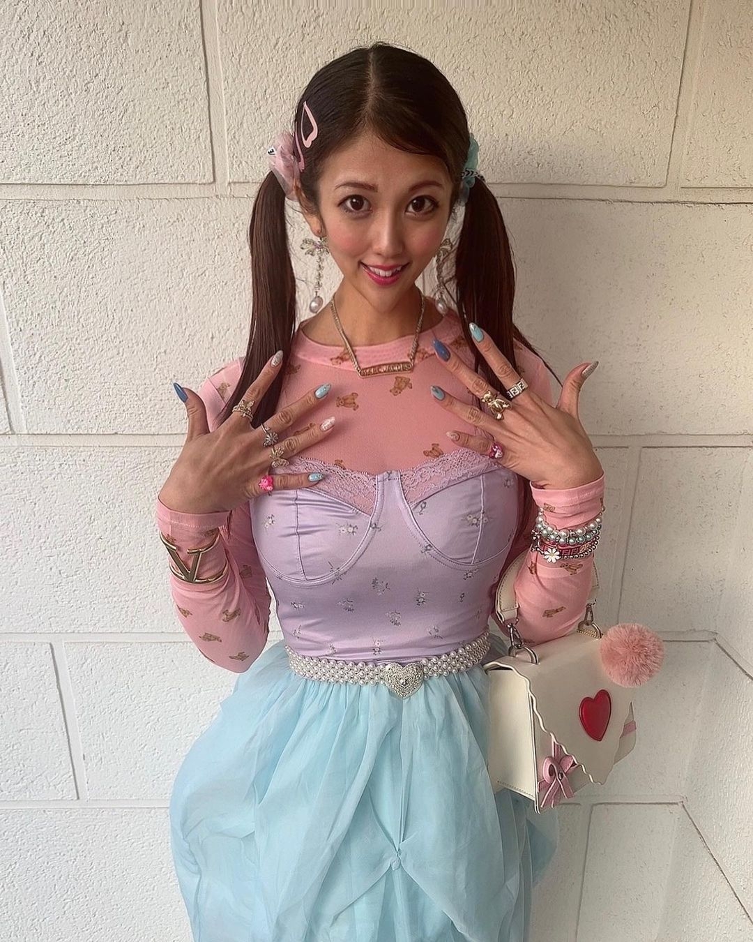 神谷麻美把自己P成「大眼9頭身」