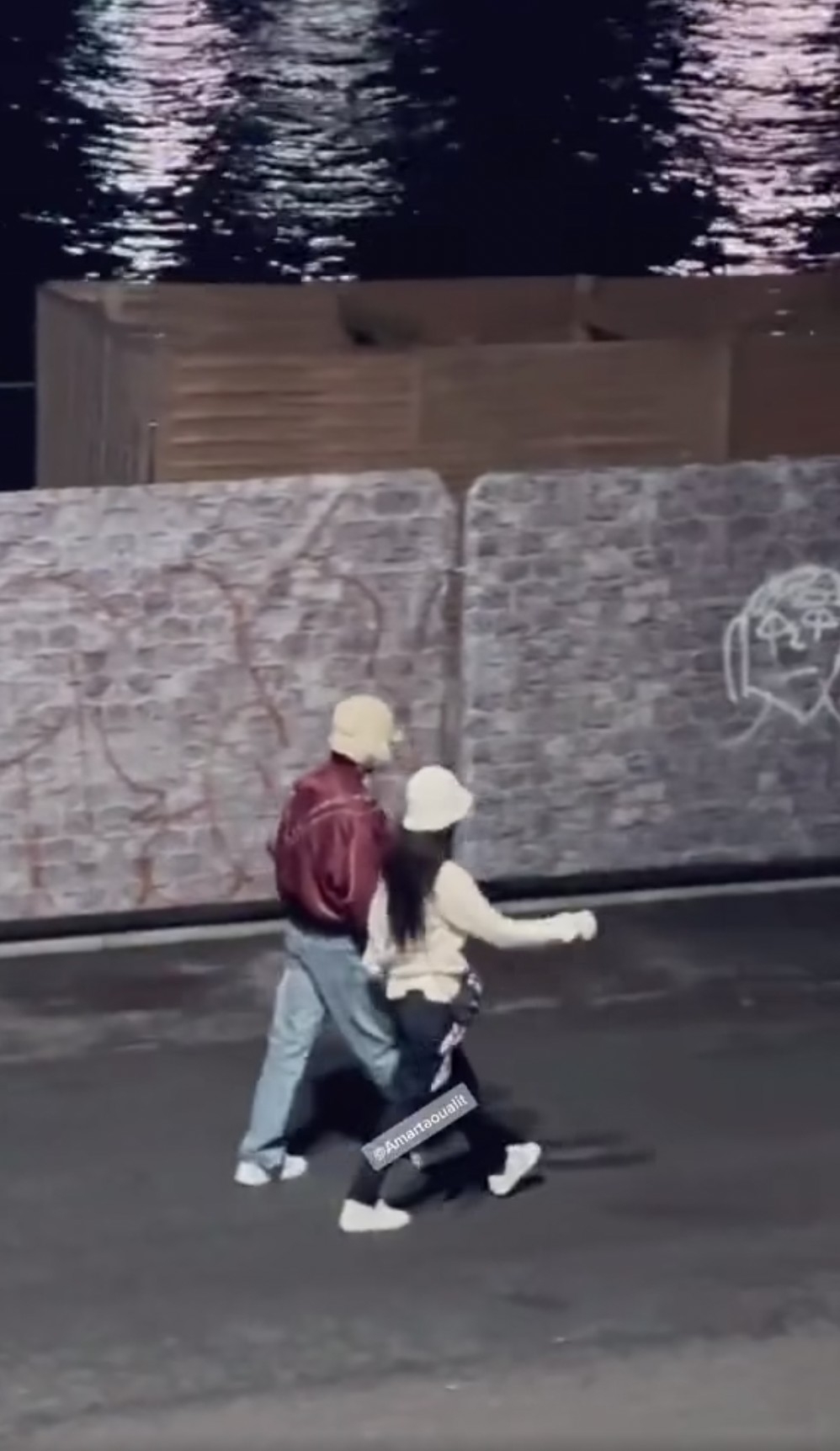 Jennie、V巴黎約會