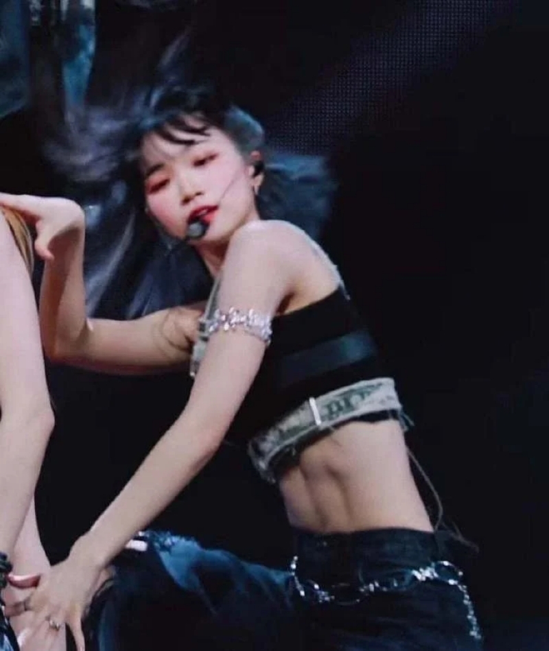 LE SSERAFIM金采源