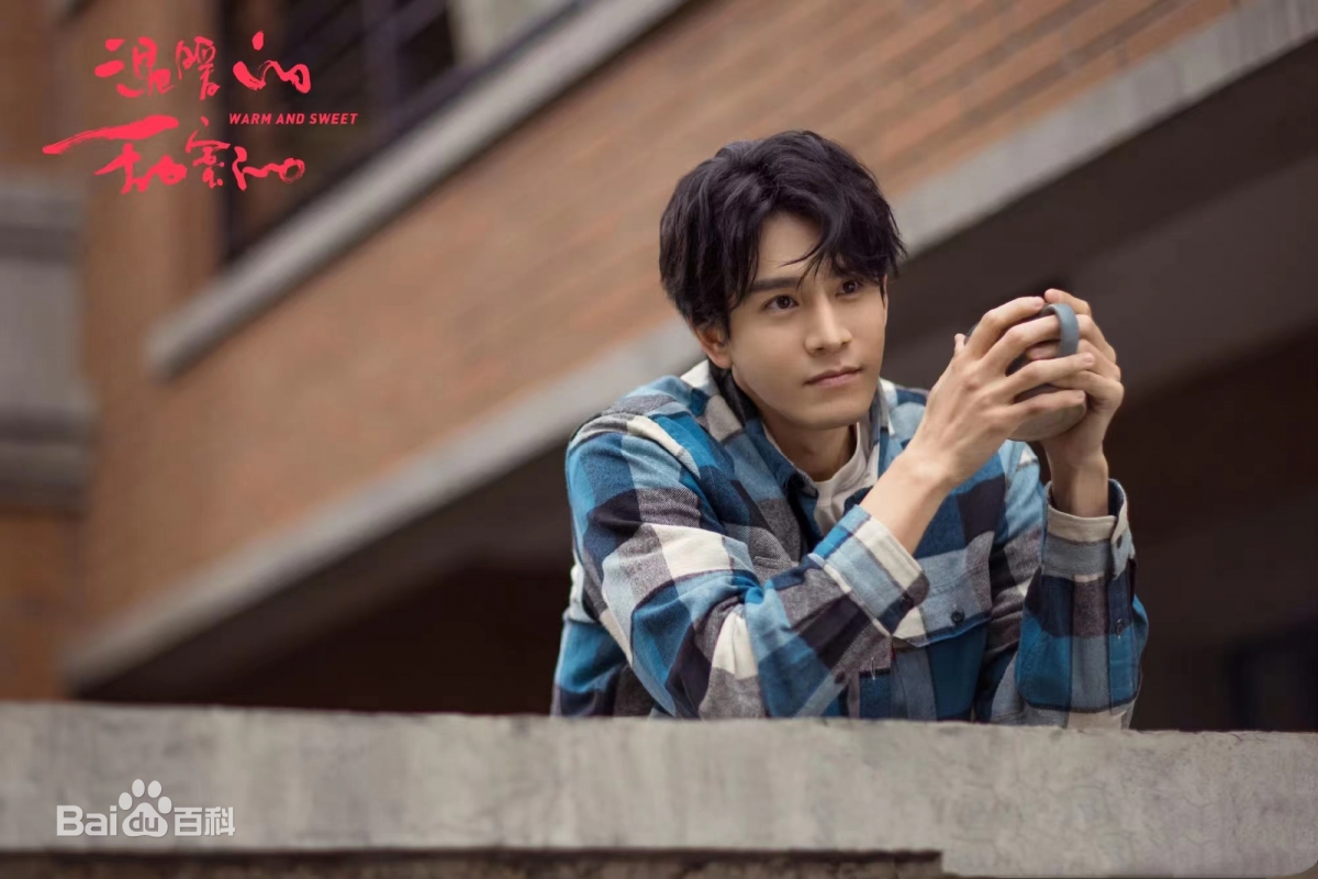 經超飾演海歸菁英「焦岳」。