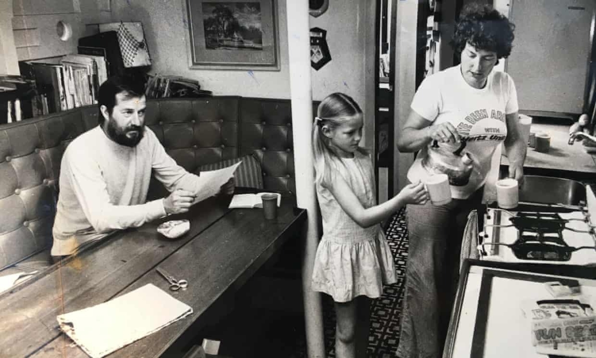 Suzanne Heywood全家人的生活都擠在一條船上