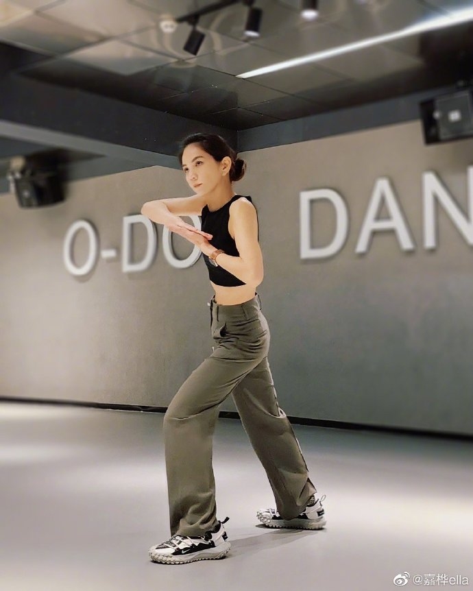 Ella為《乘風2023》排練。